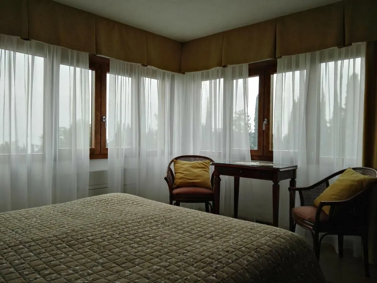 Villa Paradiso Sirmione 0*,  Italy